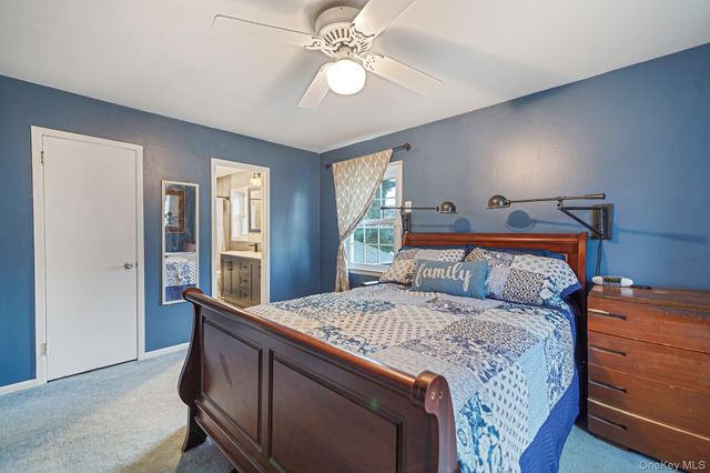 18 Enfield Lane, Kings Park, NY 11754