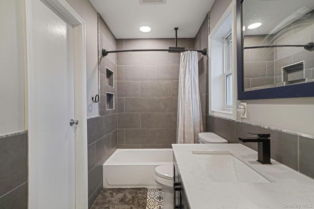 18 Enfield Lane, Kings Park, NY 11754