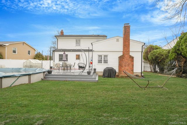 18 Enfield Lane, Kings Park, NY 11754