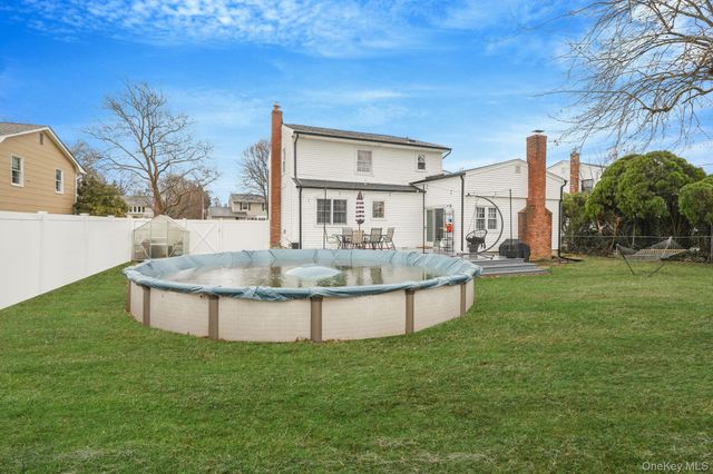 18 Enfield Lane, Kings Park, NY 11754