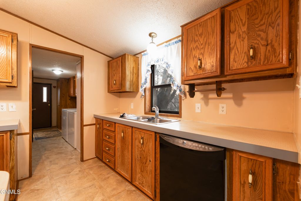 4337 Drake Drive, Bismarck, ND 58503 photo 14