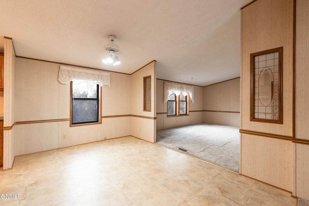 4337 Drake Drive, Bismarck, ND 58503 photo 15