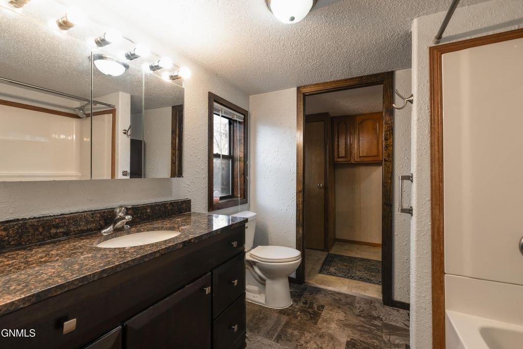 4337 Drake Drive, Bismarck, ND 58503 photo 22