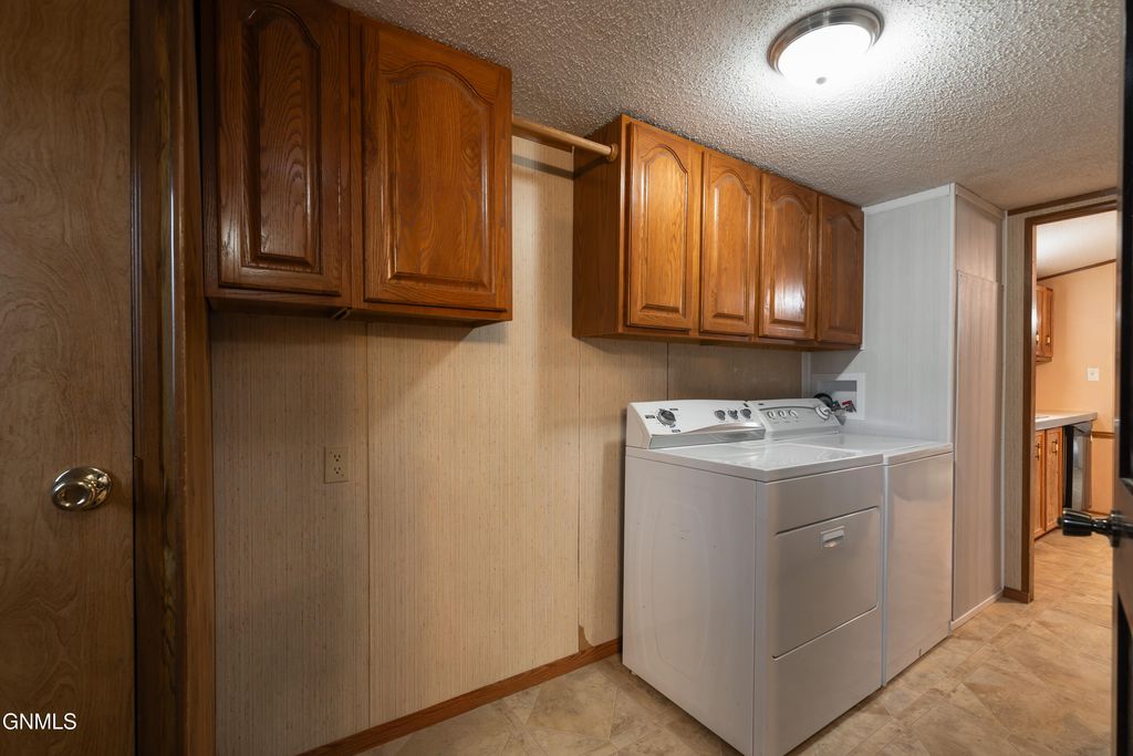 4337 Drake Drive, Bismarck, ND 58503 photo 23