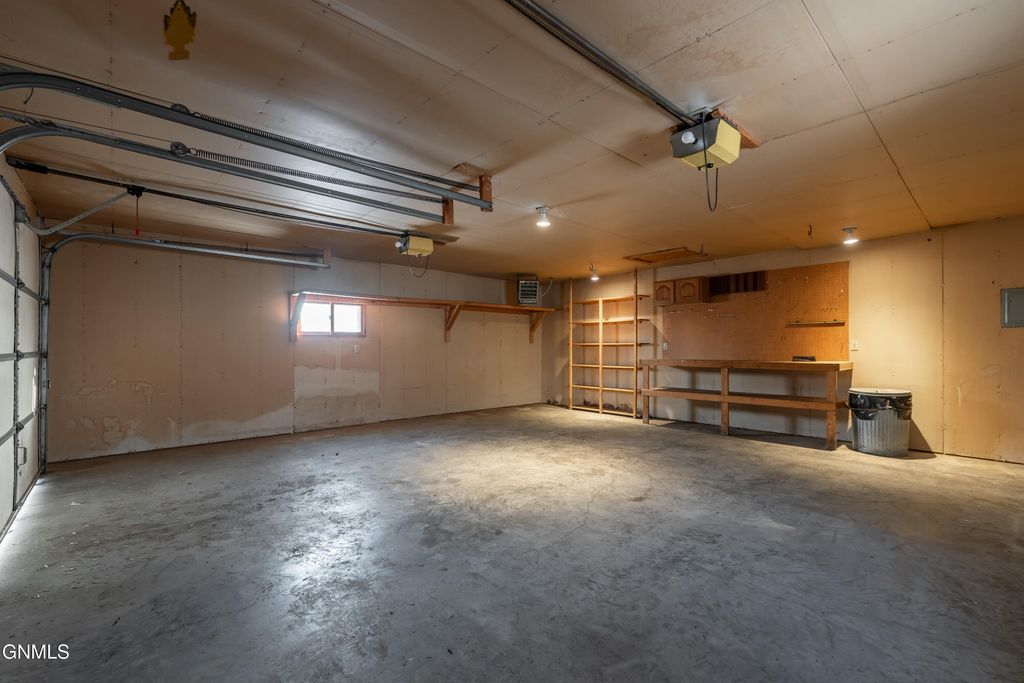 4337 Drake Drive, Bismarck, ND 58503 photo 6