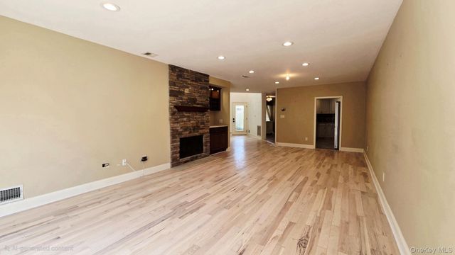 173 Colony Drive, Holbrook, NY 11741