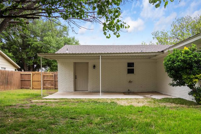 2209 9th Street, Brownwood, TX 76801