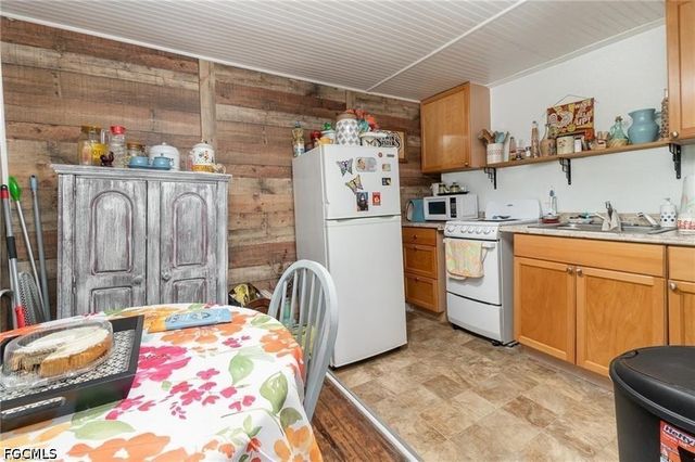 102 3rd ST, Fort Myers, FL 33907