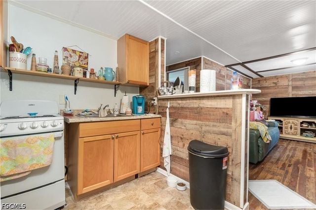 102 3rd ST, Fort Myers, FL 33907