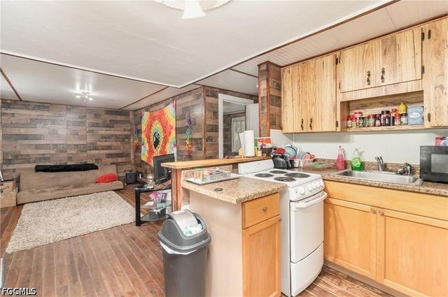 102 3rd ST, Fort Myers, FL 33907