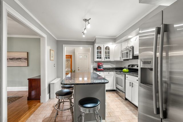 15 Loveland St 15, Brookline, MA 02445