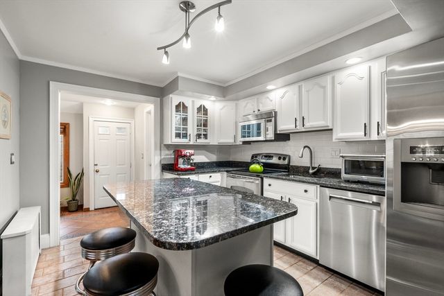 15 Loveland St 15, Brookline, MA 02445