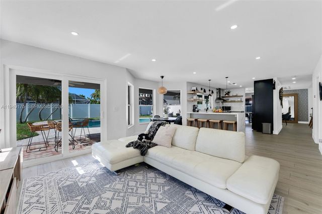 590 SW 178th Way, Pembroke Pines, FL 33029