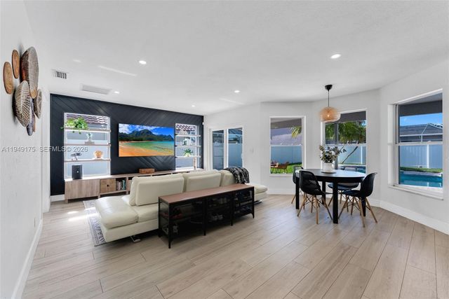 590 SW 178th Way, Pembroke Pines, FL 33029