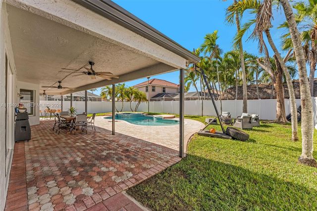 590 SW 178th Way, Pembroke Pines, FL 33029