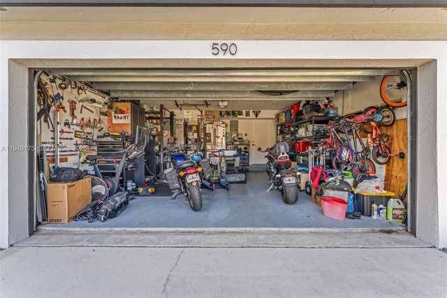 590 SW 178th Way, Pembroke Pines, FL 33029