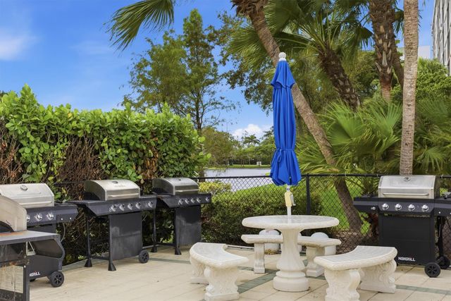 2238 N Cypress Bend Dr 608, Pompano Beach, FL 33069