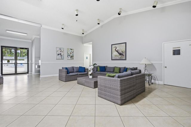 2238 N Cypress Bend Dr 608, Pompano Beach, FL 33069