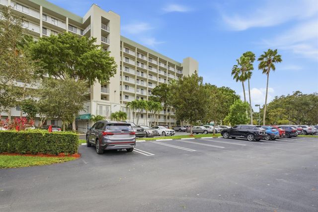 2238 N Cypress Bend Dr 608, Pompano Beach, FL 33069