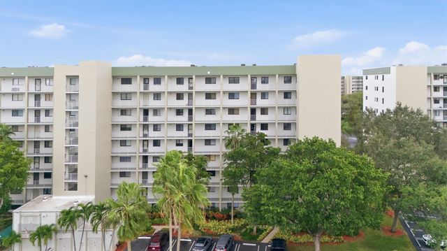 2238 N Cypress Bend Dr 608, Pompano Beach, FL 33069