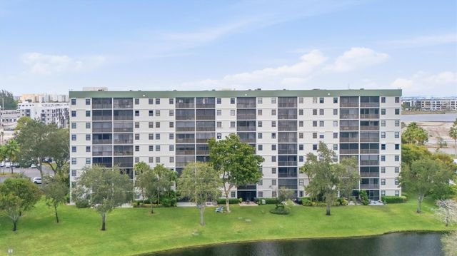 2238 N Cypress Bend Dr 608, Pompano Beach, FL 33069