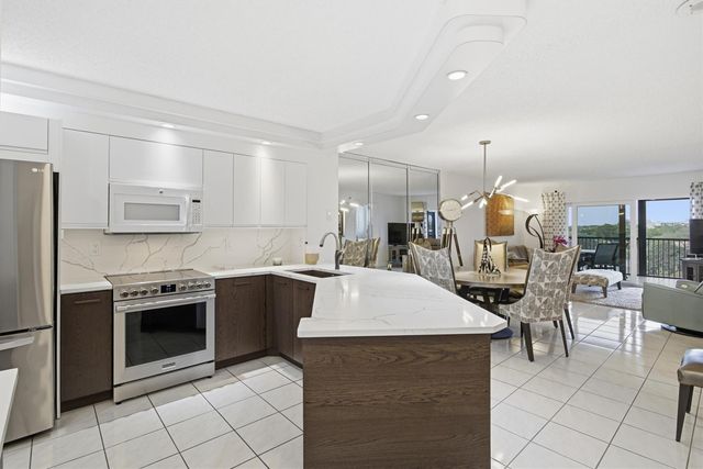 2238 N Cypress Bend Dr 608, Pompano Beach, FL 33069