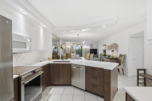 2238 N Cypress Bend Dr 608, Pompano Beach, FL 33069