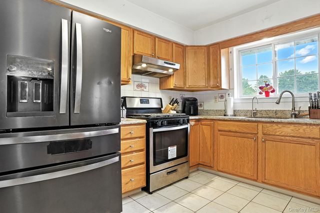 20 Bernadette Way, Washingtonville, NY 10992