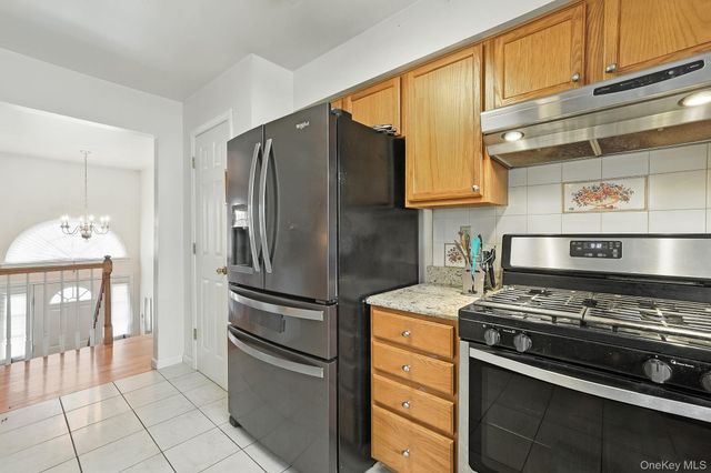 20 Bernadette Way, Washingtonville, NY 10992