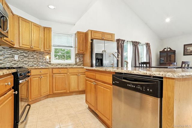 20 Bernadette Way, Washingtonville, NY 10992