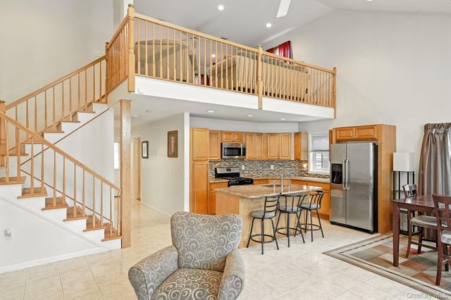 20 Bernadette Way, Washingtonville, NY 10992