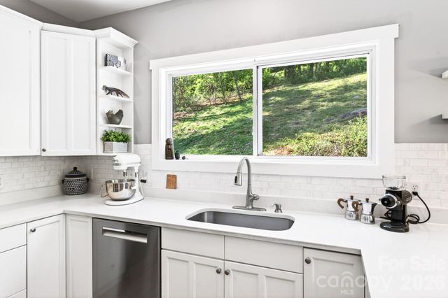 26 Macdougall Lane, Weaverville, NC 28787