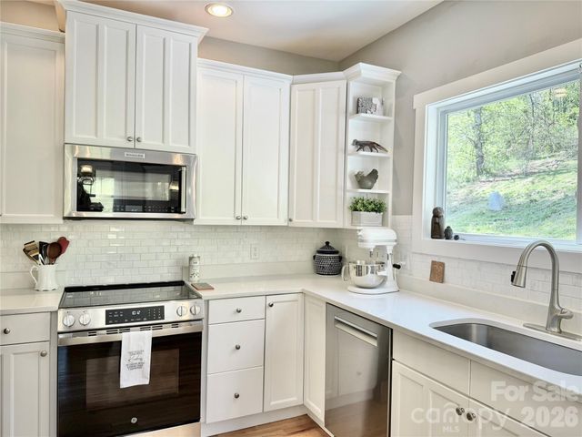 26 Macdougall Lane, Weaverville, NC 28787