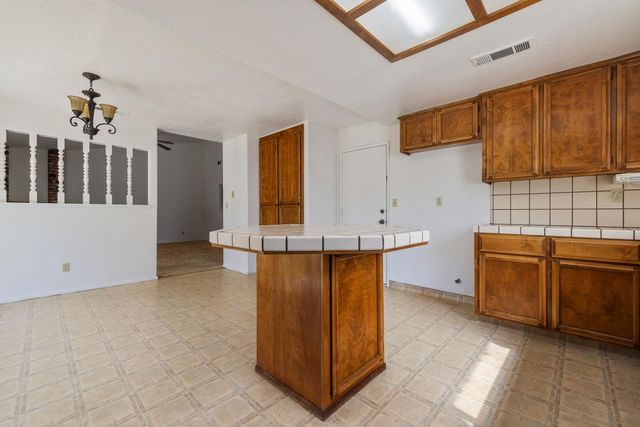 1050 W Tuolumne Rd, Turlock, CA 95382