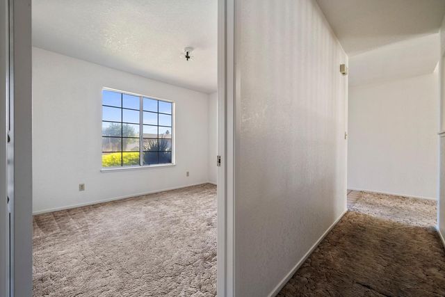 1050 W Tuolumne Rd, Turlock, CA 95382
