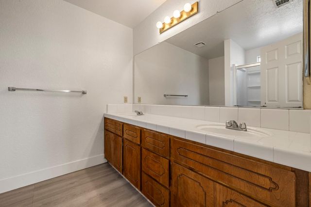 1050 W Tuolumne Rd, Turlock, CA 95382