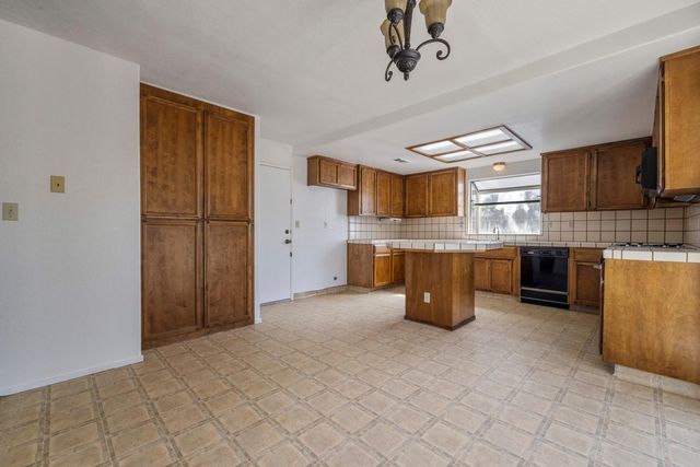 1050 W Tuolumne Rd, Turlock, CA 95382