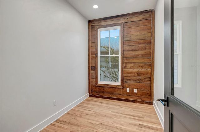 2111 W CLEVELAND STREET, Tampa, FL 33606