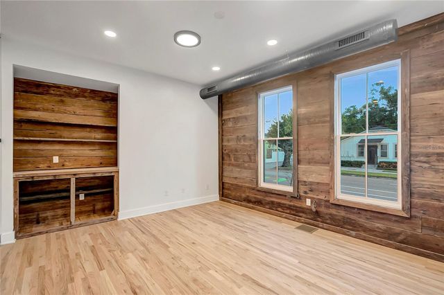 2111 W CLEVELAND STREET, Tampa, FL 33606