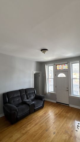 2620 S Sawyer Avenue, Chicago, IL 60623