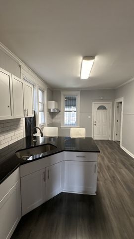2620 S Sawyer Avenue, Chicago, IL 60623