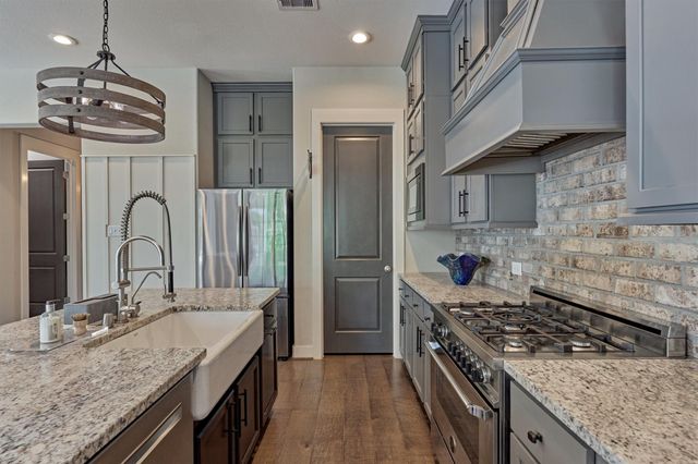 106 Grant Cove Drive, Montgomery, TX 77316