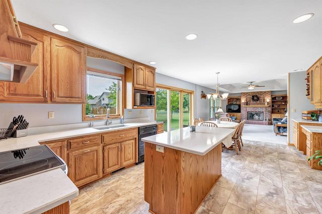 1990 TYLER LANE, De Pere, WI 54115
