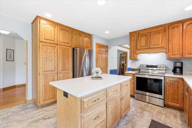 1990 TYLER LANE, De Pere, WI 54115