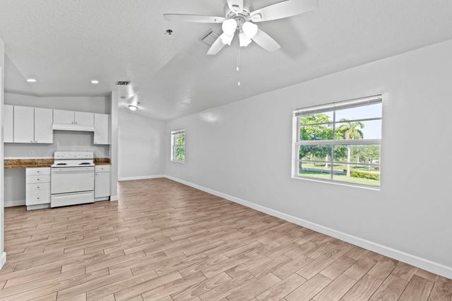 56 W 12th Street C, Riviera Beach, FL 33404
