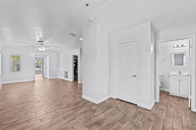 56 W 12th Street C, Riviera Beach, FL 33404
