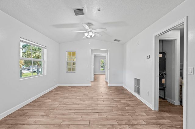 56 W 12th Street C, Riviera Beach, FL 33404