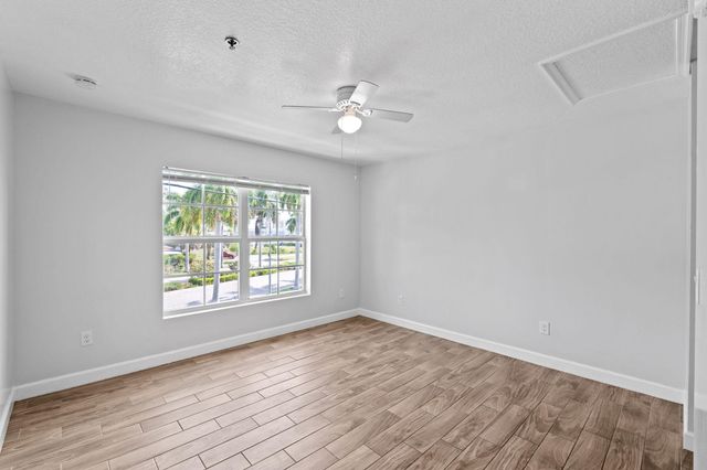 56 W 12th Street C, Riviera Beach, FL 33404