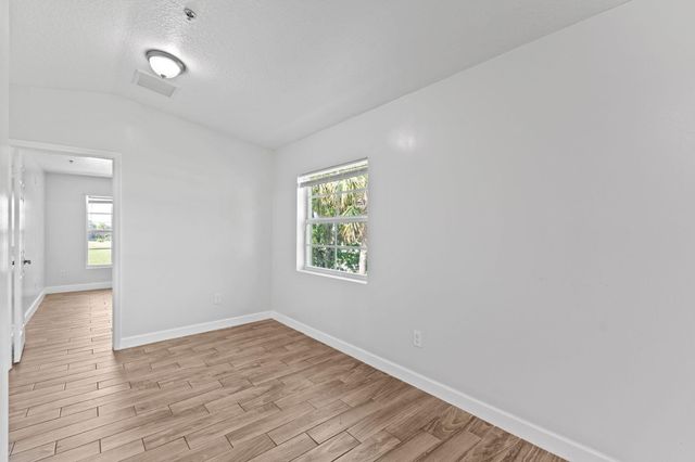 56 W 12th Street C, Riviera Beach, FL 33404