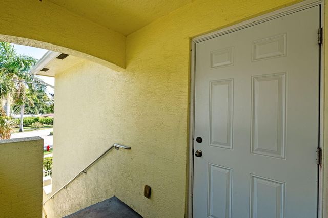 56 W 12th Street C, Riviera Beach, FL 33404